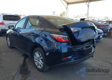 2017 Toyota Yaris Ia из США, поврежденный, VIN 3MYDLBYV0HY160838